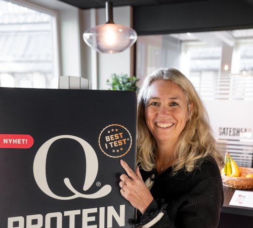 Kristine_med_Q_Proteinmelk_KVI_20747_Foto_Martin_Lavik_Nygaard (1)