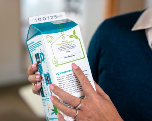 Kristine_med_sommermelk_2025_KVI_20962_Foto_Martin_Lavik_Nygaard