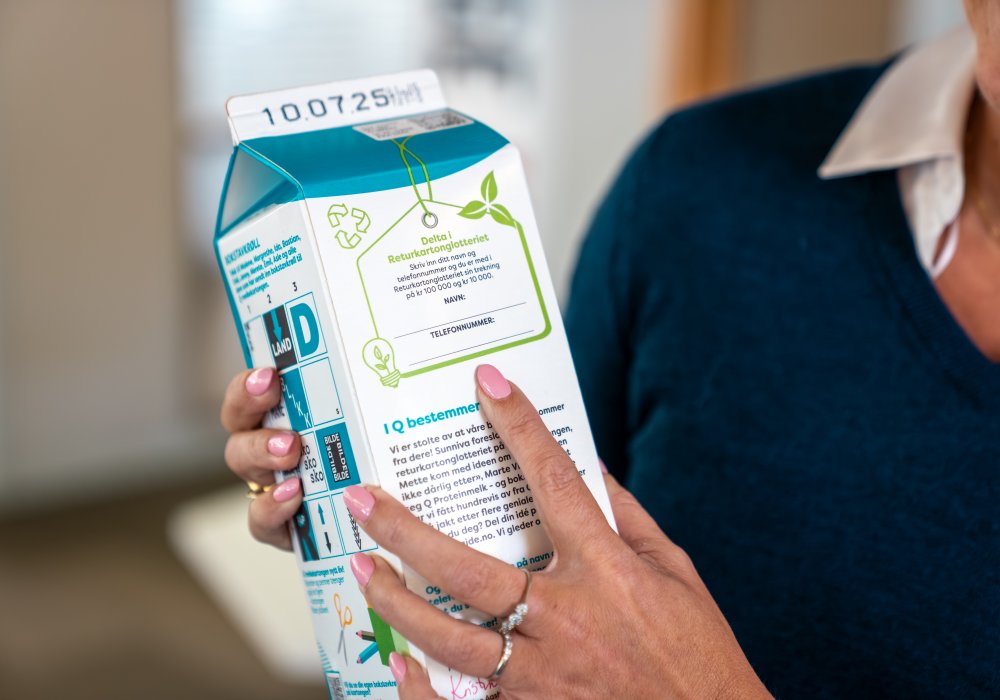 Kristine_med_sommermelk_2025_KVI_20962_Foto_Martin_Lavik_Nygaard