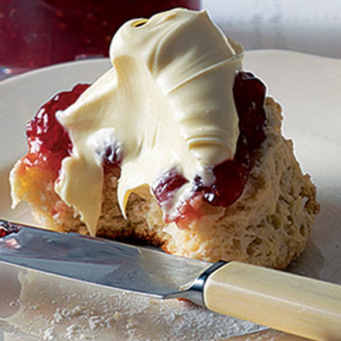 clotted-cream-et-lite-stykke-england-image
