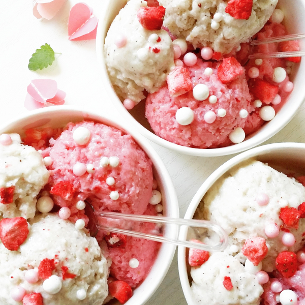 Jordbær- og vaniljeis av Q Frokostyoghurt